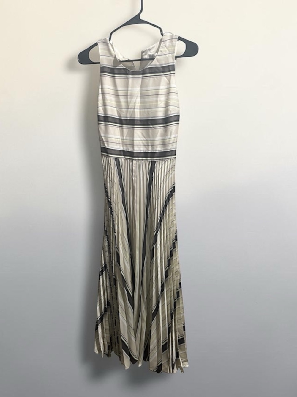 NWT Sleeveless Striped Pleated Maxi Dress - Cream & Black